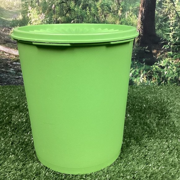 Vintage Tupperware 3 Piece Canister Set Green - Picture 10 of 16